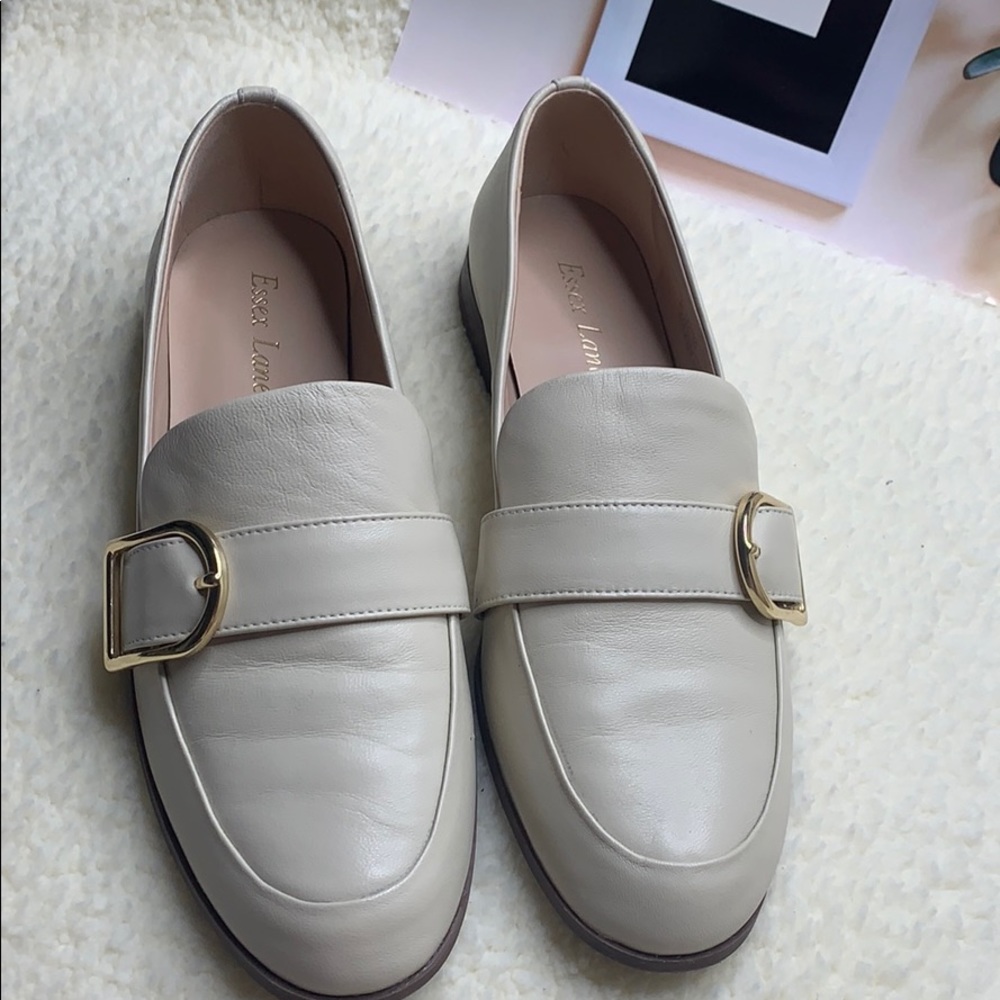 Essex Lane cream leather shoes with gold buckle - Picture 2 of 14
